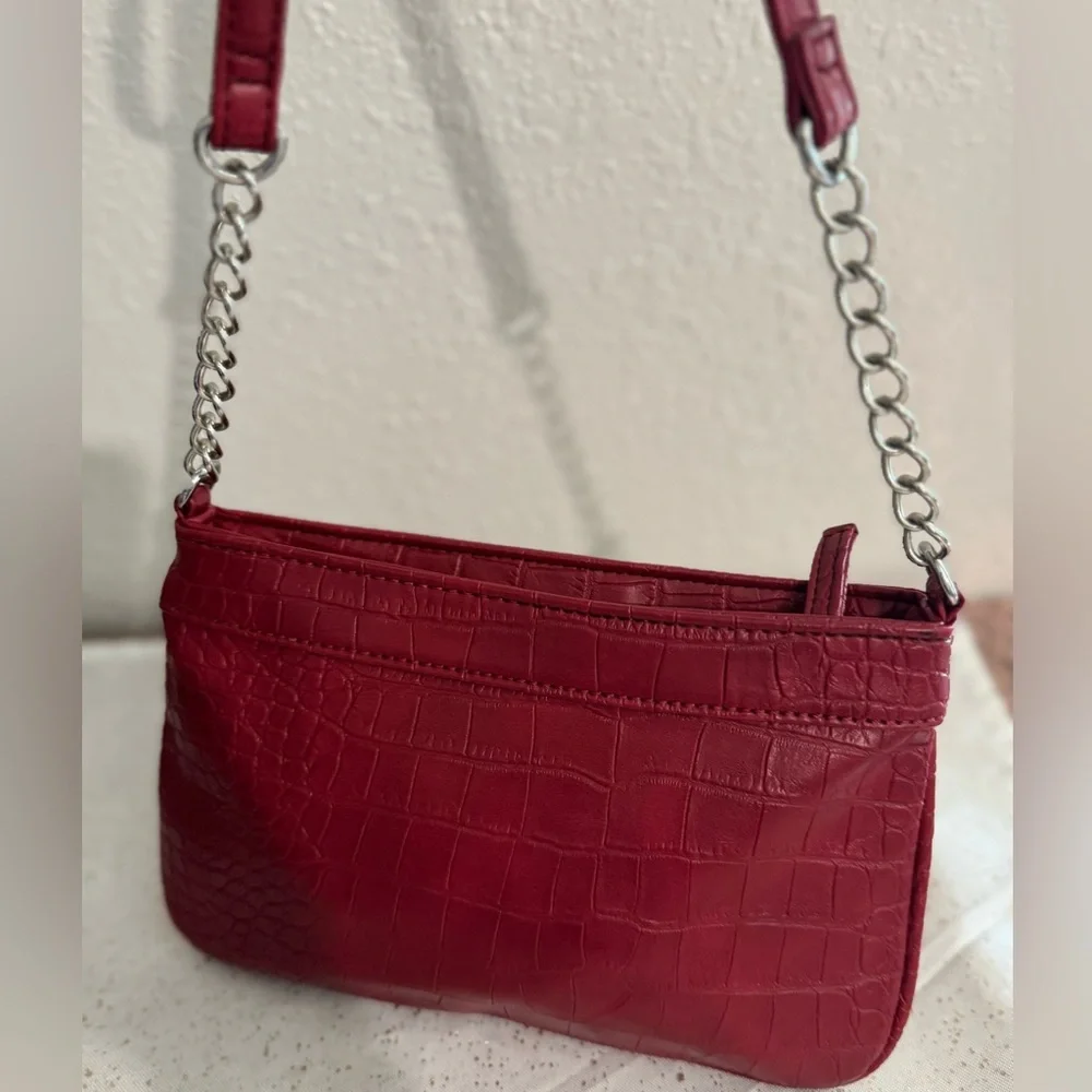 2/for $20 🪩 NINE WEST Red Croc Textured Crossbody, Chain Straps